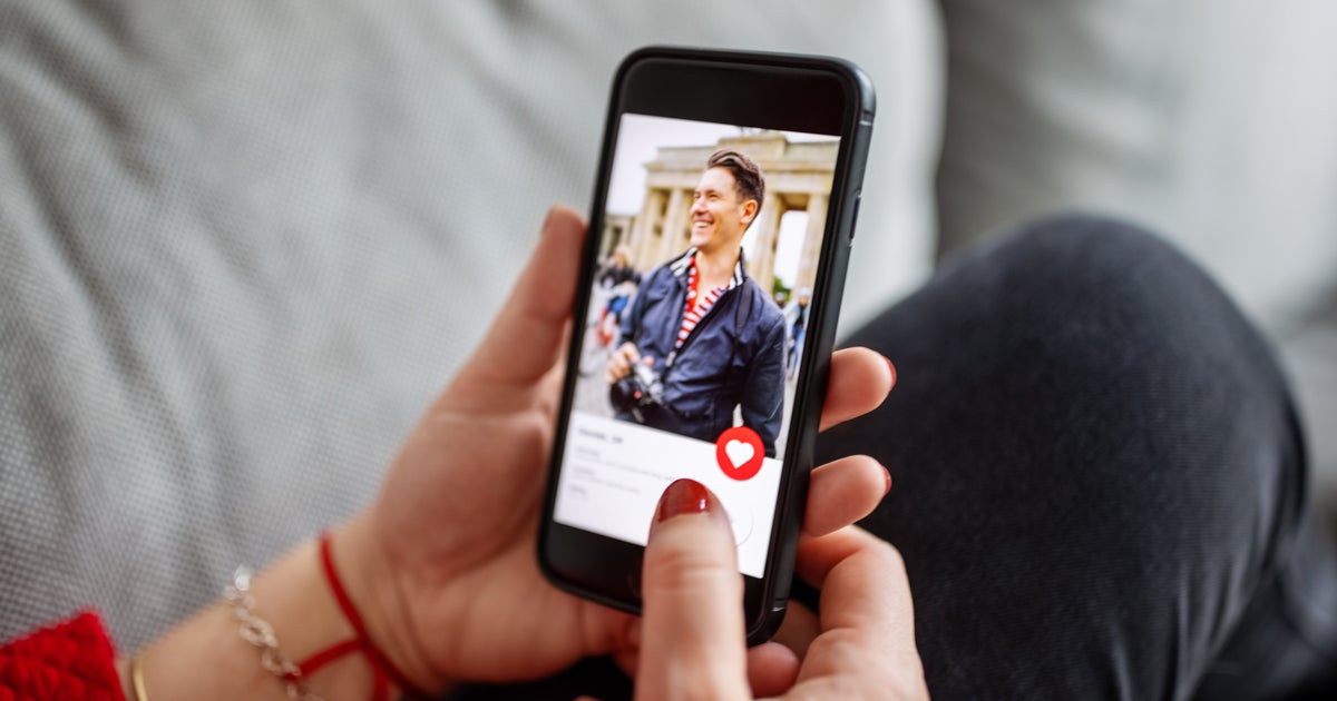 NextImg:If You See This In An Online Dating Profile, Hit ‘Block’ Immediately — 'It's A Boundary Violation'
