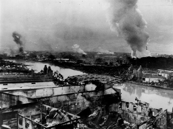 マニラ市街戦で焦土と化したマニラの街。写真は市街戦の終盤、1945年2月27日に撮影されている。