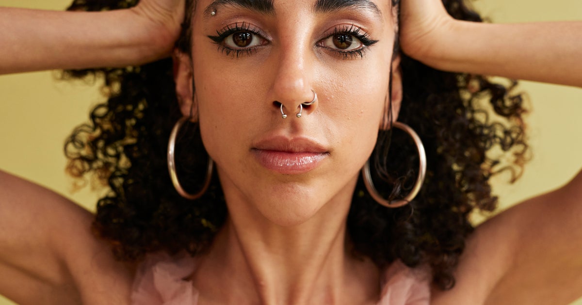 NextImg:Shoutout To The Eldest Immigrant Daughters — Who Will Inevitably Burn Out This Holiday
