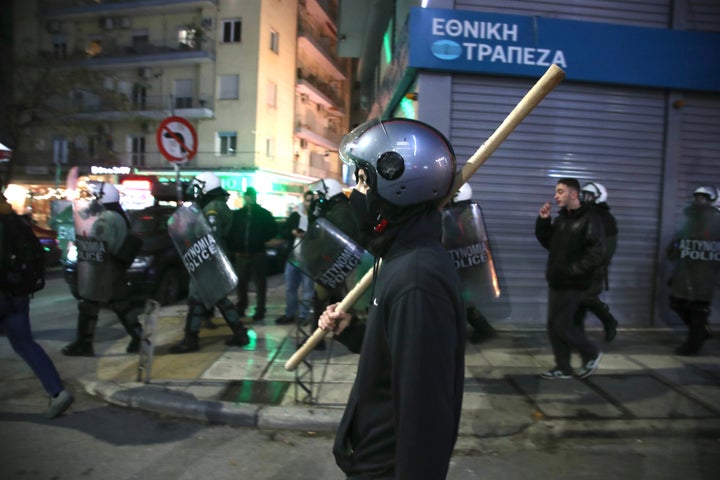 Συγκέντρωση στην Θεσσαλονίκη και πορεία, από φορείς, οργανώσεις και συλλογικότητες, για τα 16 χρόνια από τη δολοφονία του 15χρονου μαθητή Αλέξανδρου Γρηγορόπουλου το 2008 από τον ειδικό αστυνομικό φρουρό Επαμεινώνδα Κορκονέα στα Εξάρχεια, Παρασκευή 6 Δεκεμβρίου 2024. (ΚΩΝΣΤΑΝΤΙΝΟΣ ΤΣΑΚΙΤΖΗΣ/EUROKINISSI)