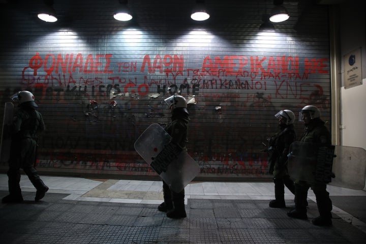 Συγκέντρωση στην Θεσσαλονίκη και πορεία, από φορείς, οργανώσεις και συλλογικότητες, για τα 16 χρόνια από τη δολοφονία του 15χρονου μαθητή Αλέξανδρου Γρηγορόπουλου το 2008 από τον ειδικό αστυνομικό φρουρό Επαμεινώνδα Κορκονέα στα Εξάρχεια, Παρασκευή 6 Δεκεμβρίου 2024. (ΚΩΝΣΤΑΝΤΙΝΟΣ ΤΣΑΚΙΤΖΗΣ/EUROKINISSI)