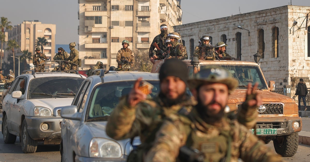 NextImg:Thousands Flee As Syrian Insurgents Advance To Doorstep Of Country's Third-Largest City
