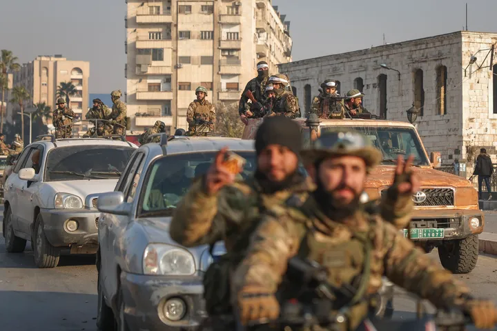 Opposition fighters enter Hama, Syria