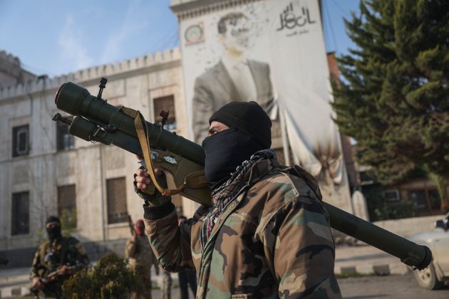 Αντικαθεστωτικός μαχητής στη Συρία (AP Photo/Ghaith Alsayed)