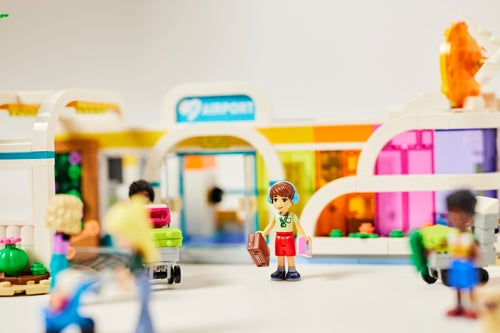 レゴ、見た目ではわからない障害のある子どもたちのミニフィギュアを 