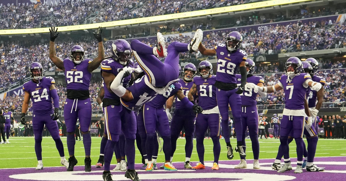 NextImg:Vikings Players' 'White Chicks' Dance Is Their Latest Cinematic Celebration
