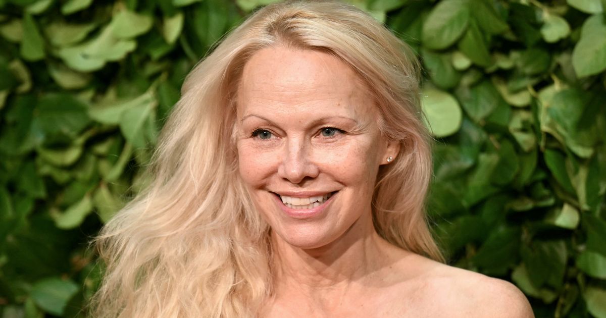 Pamela Anderson Corrects Story About Jon Peters Marriage