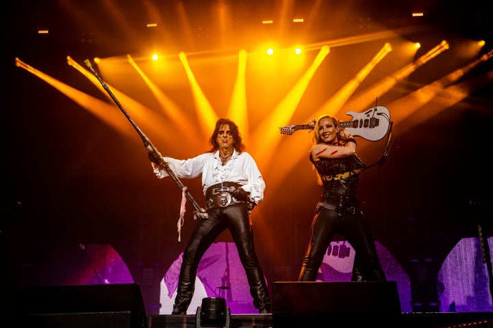 Ο Alice Cooper με τη Nita Strauss performs στο Rockville Music Festival, 20 Μαΐου 2023, Daytona. (Photo by Amy Harris/Invision/AP)