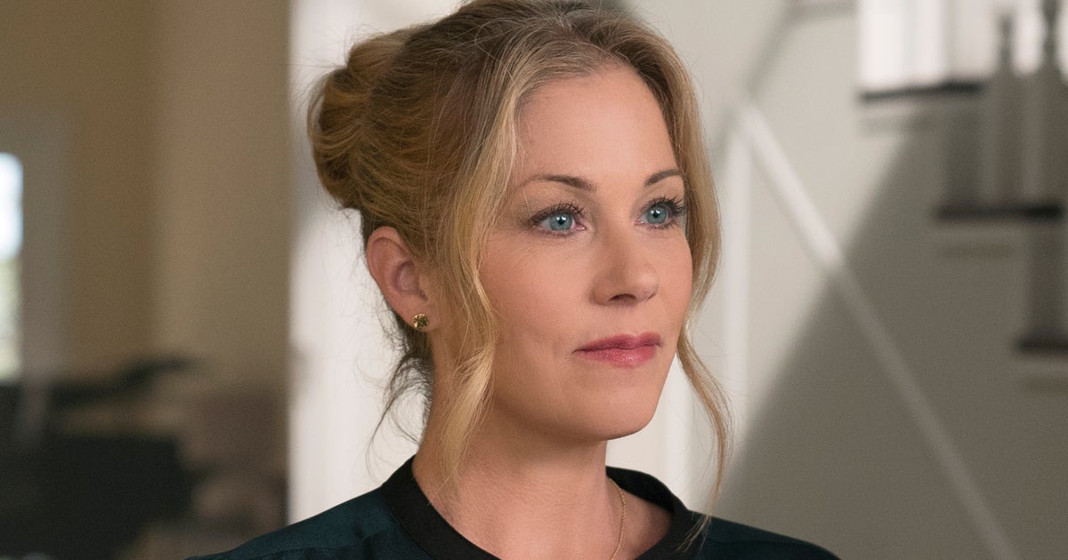 Christina Applegate Reveals She Faced ‘First Sign Of MS’ While Filming ‘Dead To Me’ Pilot Christina Applegate Reveals She Faced ‘First Sign Of MS’ While Filming ‘Dead To Me’ Pilot