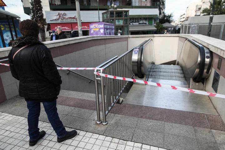 Στιγμιότυπο από σταθμό του Μετρό το πρωί της Πέμπτης 16 Μαρτίου 2023. Τα σωματεία εργαζομένων στα Μέσα Μαζικής Μεταφοράς συμμετείχαν με στάση εργασίας στην πανελλαδική απεργία. (ΓΙΑΝΝΗΣ ΠΑΝΑΓΟΠΟΥΛΟΣ/EUROKINISSI)