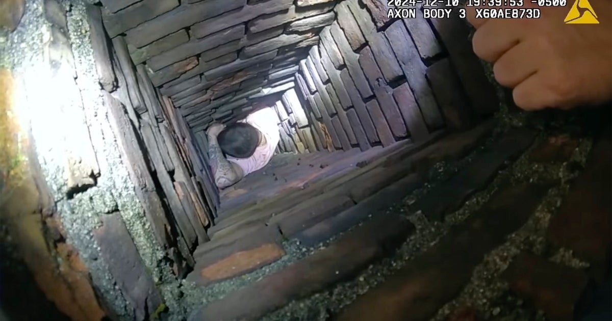 NextImg:Ho Ho, Oh No! Man Sought By Police Gets Stuck In Chimney