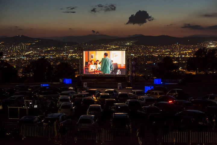 Drive-in στο πάρκινγκ του Δημοτικού Θεάτρου Λυκαβηττού. 