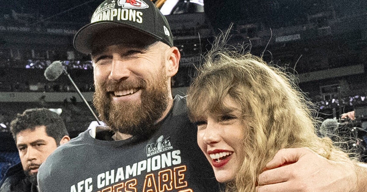 NextImg:Taylor Swift Bonds With Young Fan Over Travis Kelce During Children’s Hospital Visit
