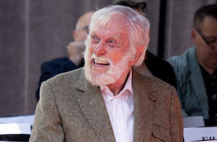 Dick Van Dyke Reveals How Neighbors ‘Saved’ Him After Malibu Wildfire Broke Out – The Boston Courier Dick Van Dyke Reveals How Neighbors ‘Saved’ Him After Malibu Wildfire Broke Out – The Boston Courier