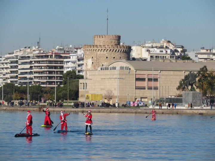 Αϊ-Βασίληδες κάνουν sup στο Θερμαϊκό.