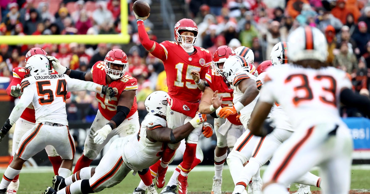 NextImg:People Are Saying Patrick Mahomes Is Faking His Injury. Really?