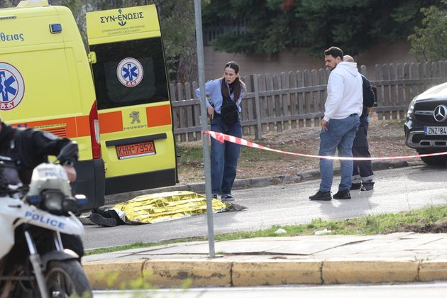 Το σημείο της δολοφονικής επίθεσης με έναν νεκρό και έναν τραυματία, στους Θρακομακεδόνες (15 Δεκεμβρίου 2024)