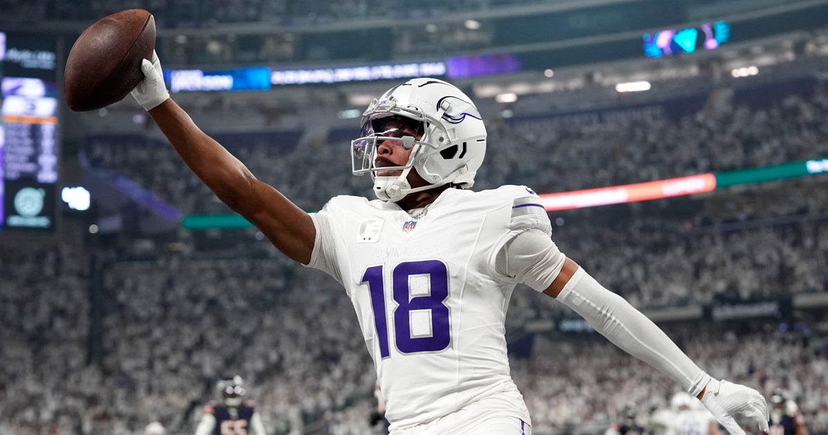 NextImg:Justin Jefferson Repeatedly Sends Love To Vikings Great Undergoing Cancer Treatment