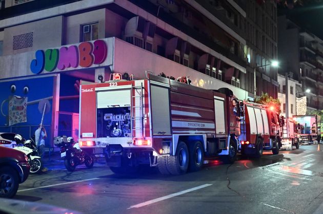 Πυρκαγιά ξέσπασε σε αποθήκη μεγάλης εταιρείας παιχνιδιών που βρίσκεται στον πρώτο όροφο κτιρίου επί της οδού 34ου Συντάγματος Πεζικού, στον Πειραιά. Τετάρτη 18 Δεκεμβρίου 2024