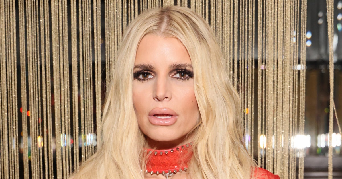NextImg:Jessica Simpson Fans Think She Looks Like A Completely Different Person In New Photo
