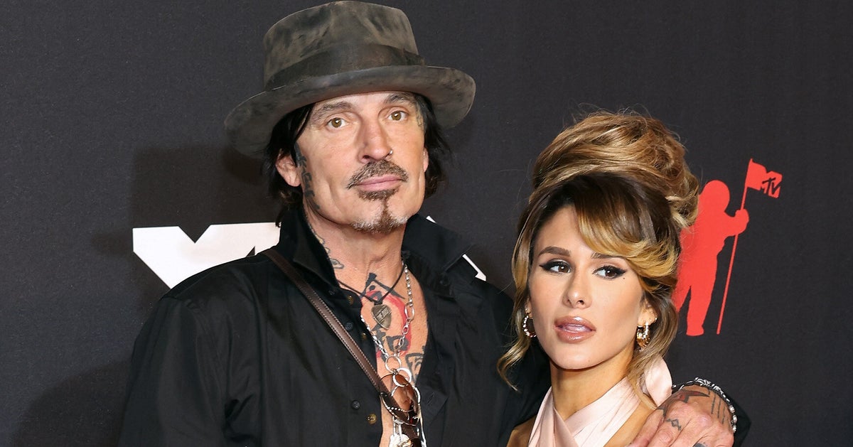 NextImg:Tommy Lee's Wife Comes Clean On His Showering Schedule