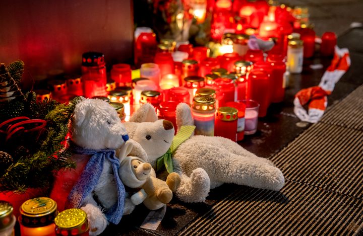 Teddy bears were laid together with candles near the Christmas market, where a car drove into a crowd on Friday evening, in Magdeburg, Germany, Sunday, Dec. 22, 2024. (AP Photo/Michael Probst)