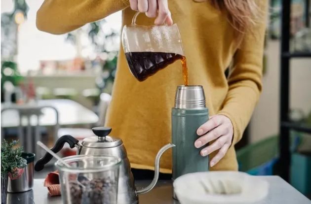 家でコーヒーを飲む時も、テイクアウトなどで使う断熱カップがおすすめ