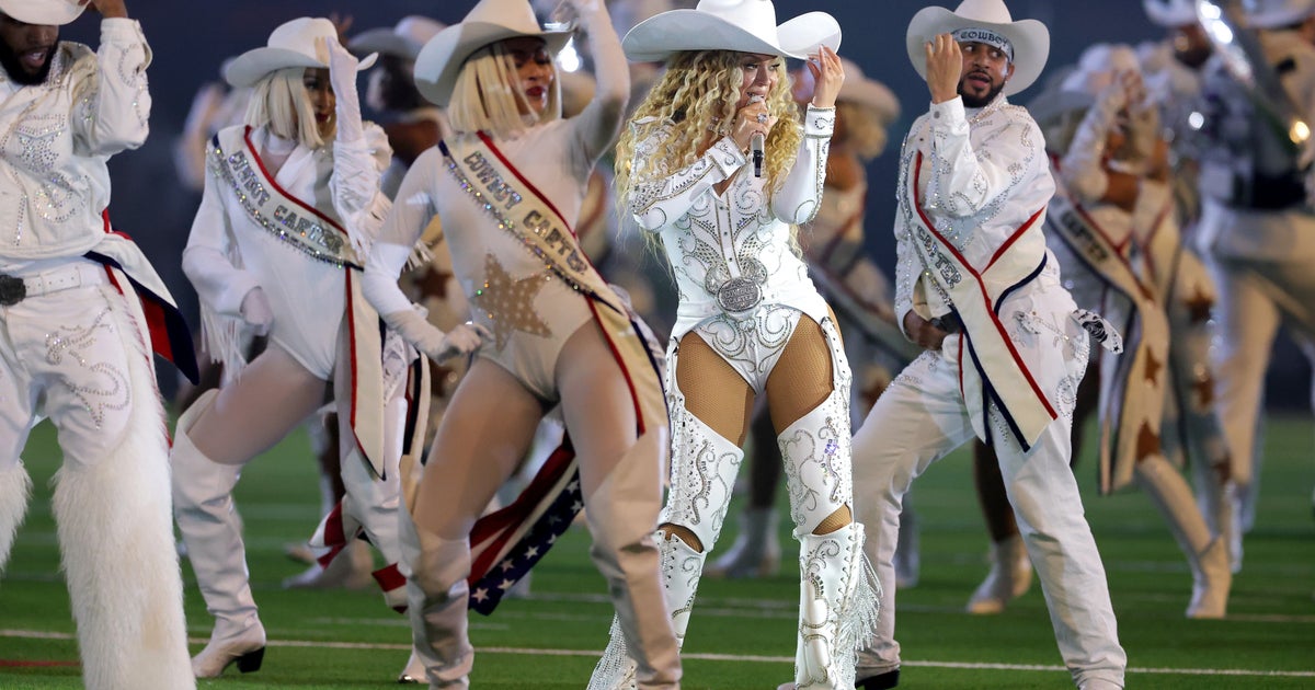 NextImg:Beyoncé Takes Over The NFL Christmas Halftime Show With ‘Cowboy Carter’ Blowout