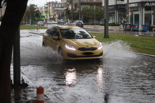 Πλημμυρισμένη η Αχιλλέως στη Νέα Σμύρνη.