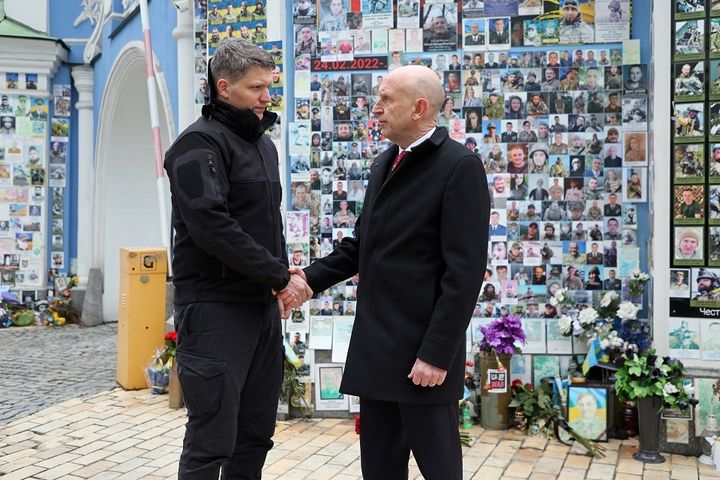 Defence secretary meets Ukrainian Deputy Minister of Defence Serhiy Boyev at the Memorial Wall in St. Michaels Square in Kyiv today 18/12/2024.