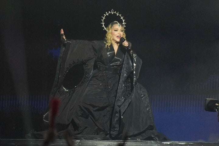 Η Madonna στην τελευταία συναυλία του The Celebration Tour, στην παραλία της Κοπακαμπάνα, Ρίο Ντε Τζανέιρο, Βραζιλία, 4 Μαΐου 2024. (AP Photo/Silvia Izquierdo)