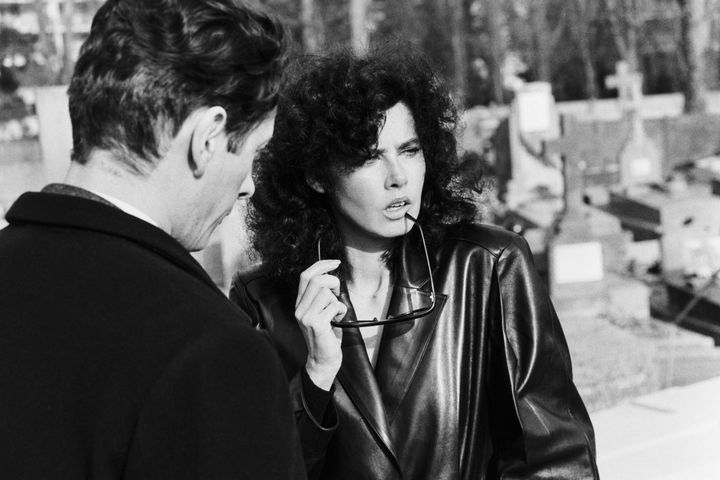 L'actrice américaine Dayle Haddon lors du tournage du film 'La Crime' à Paris en aout 1983 (Photo by Jean-Jacques LAPEYRONNIE/Gamma-Rapho via Getty Images)