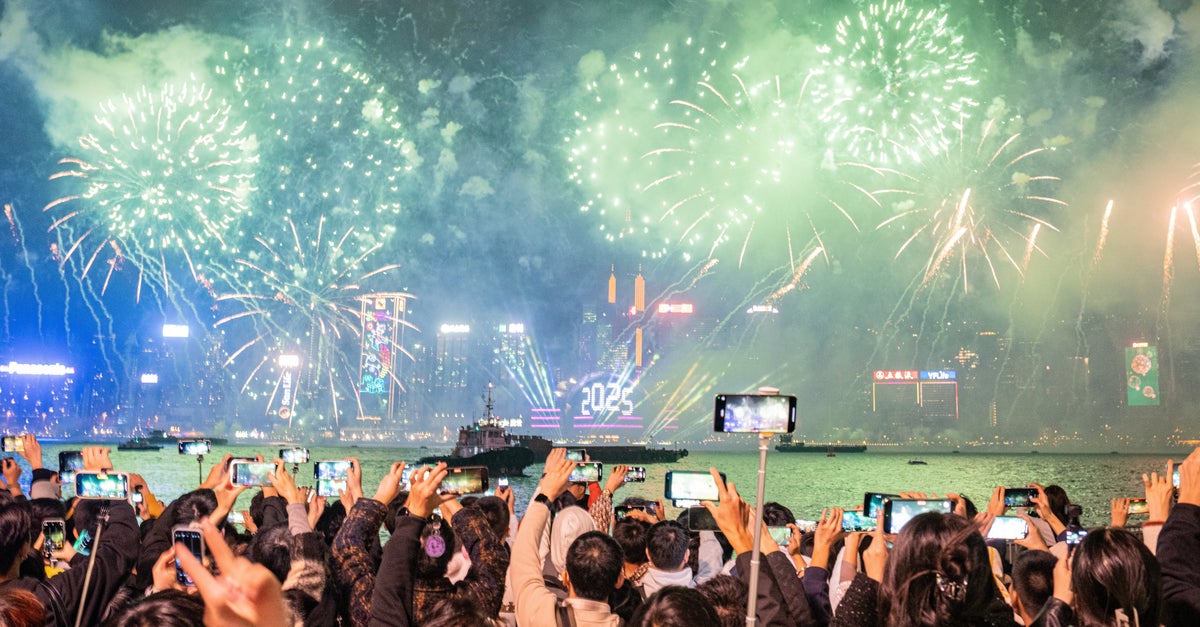 The World Begins Welcoming 2025 With Light Shows, Embraces And Ice Plunges The World Begins Welcoming 2025 With Light Shows, Embraces And Ice Plunges