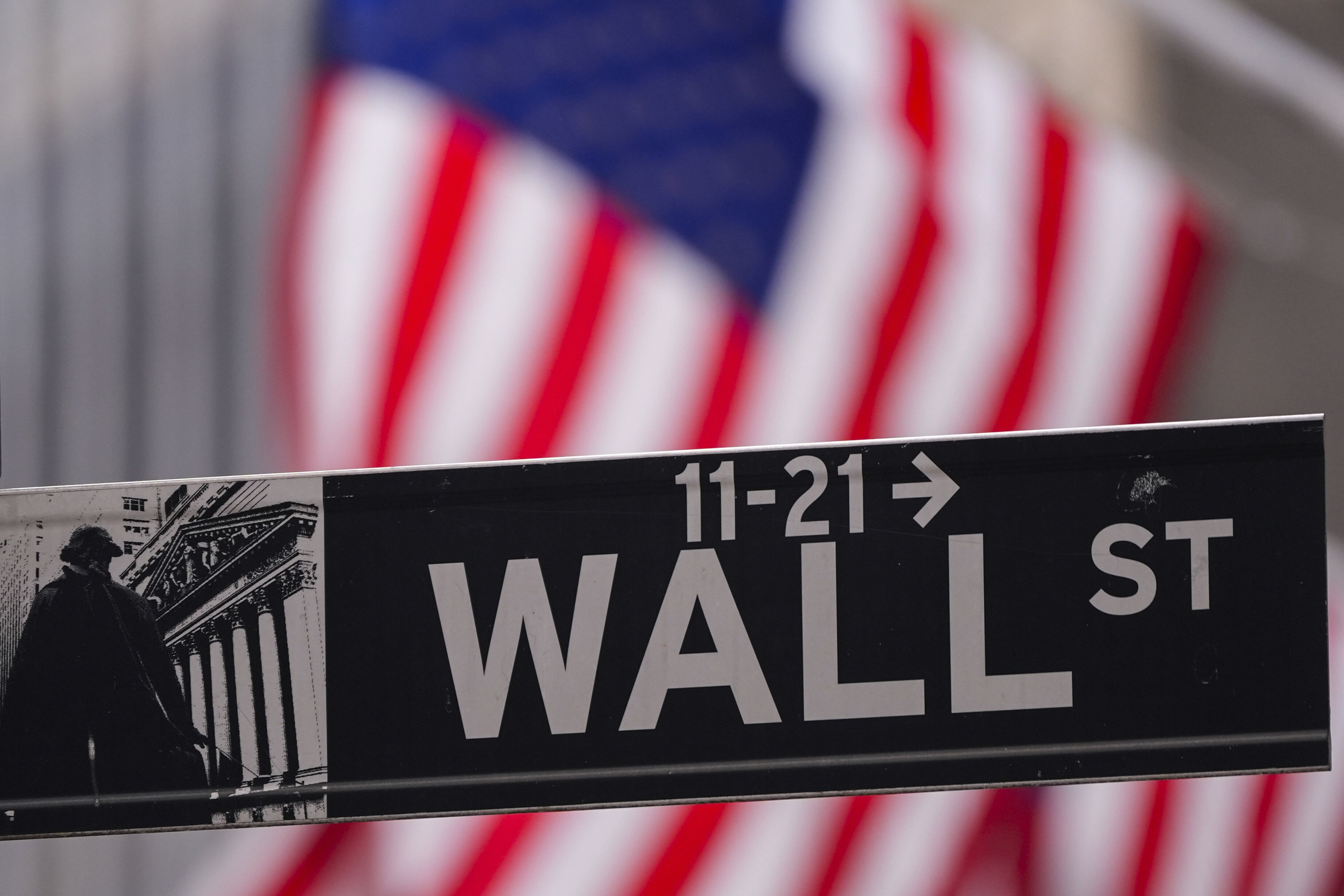 Wall Street Indexes Lose Ground As Market Closes Another Record-Breaking Year