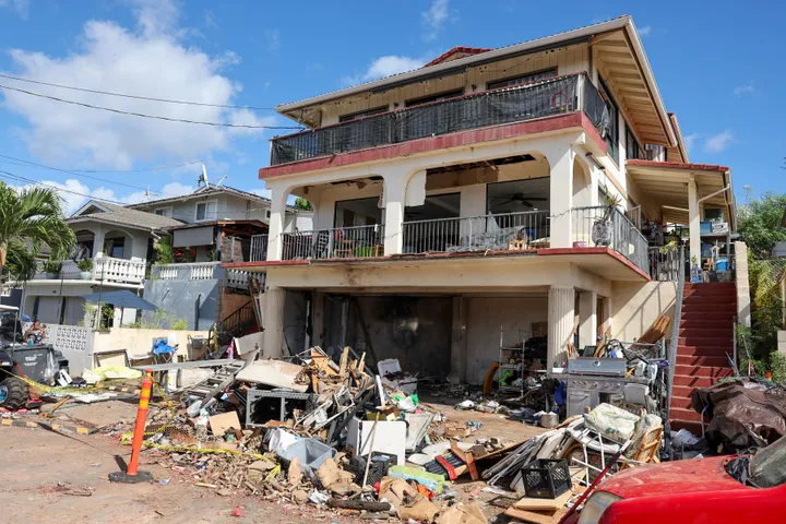 Fireworks Explosion In Honolulu Area Kills 3 People, Injures Over 20 (huffpost.com)