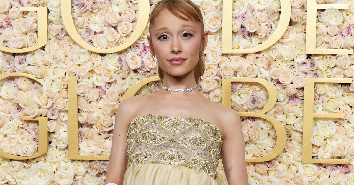 This Is The Secret Meaning Behind Ariana Grande's Golden Globes Red Carpet Look