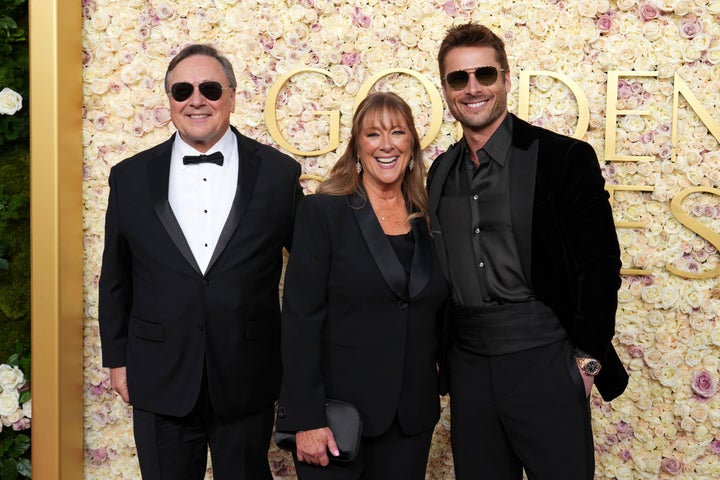 Glen Powell arriving at the 2025 Golden Globes with his parents, Glen Sr and Cyndy