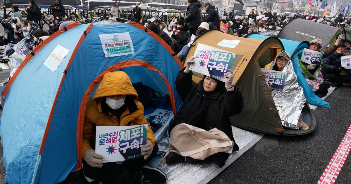 South Korean Agency Asks Police To Take Over Efforts To Detain Impeached President