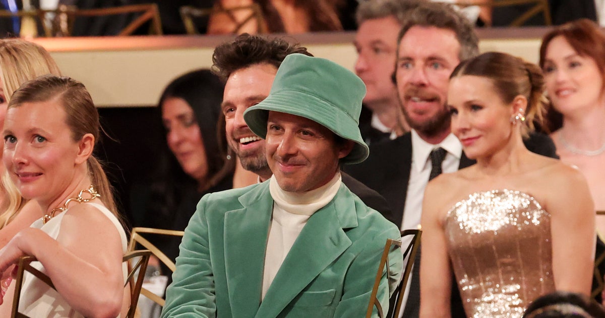 NextImg:Social Media Users Have Fun With 'Mint Flavored' Jeremy Strong's Golden Globes Outfit