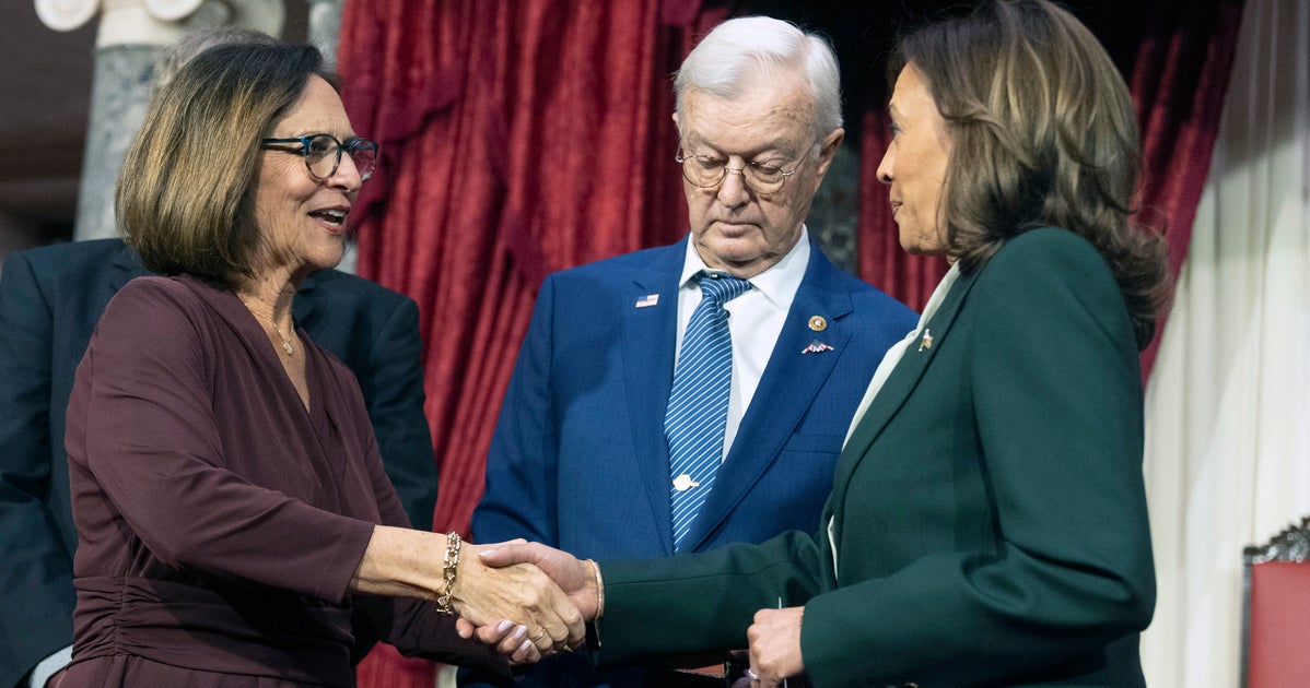 NextImg:GOP Senator's Husband Snubs Harris' Handshake During Swearing-In Ceremony