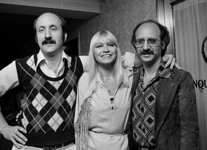 Members of the folk trio Peter, Paul and Mary, left to right: Paul Stookey, Mary Travers and Peter Yarrow, appear at a press conference in New York where they announced that they will once again go on a tour, May 17, 1978 (AP Photo/Suzanne Vlamis)