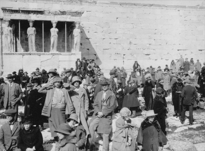 Τουρίστες στην Ακρόπολη, αρχές δεκαετίας 1930.