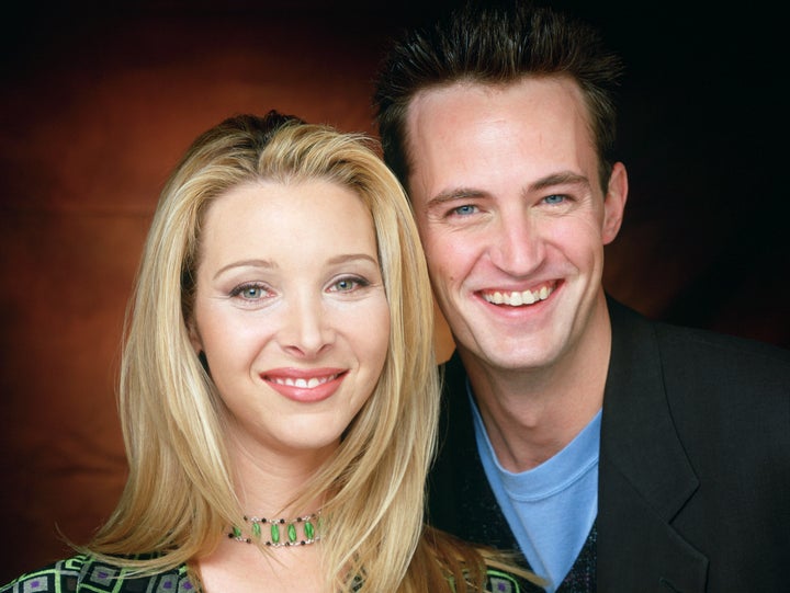 Lisa Kudrow as Phoebe Buffay, Matthew Perry as Chandler Bing.