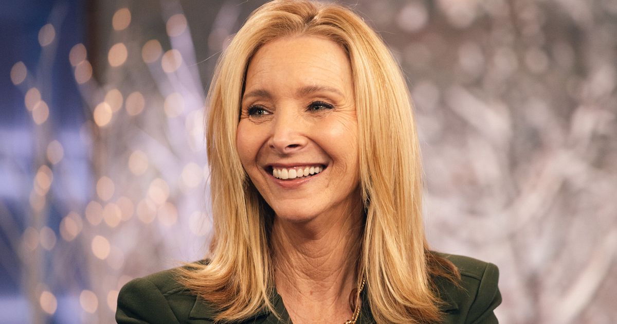 Lisa Kudrow Opens Up About The 1 Touching Gift Matthew Perry Left