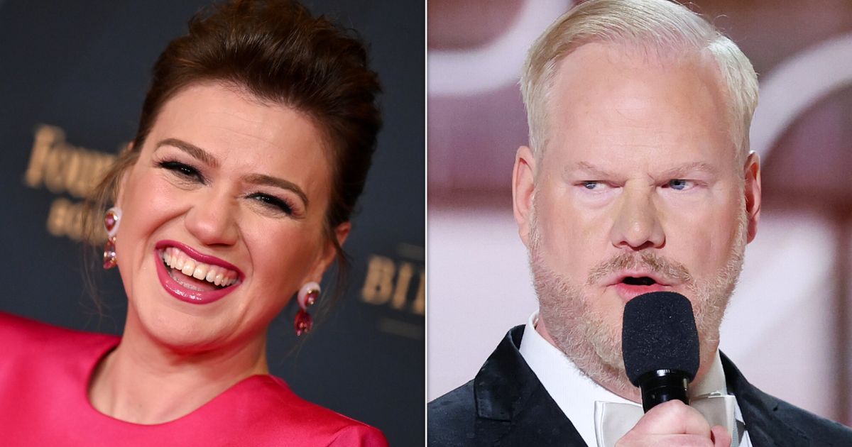 Jim Gaffigan Roasts Kelly Clarkson After Realizing What She's Not Wearing