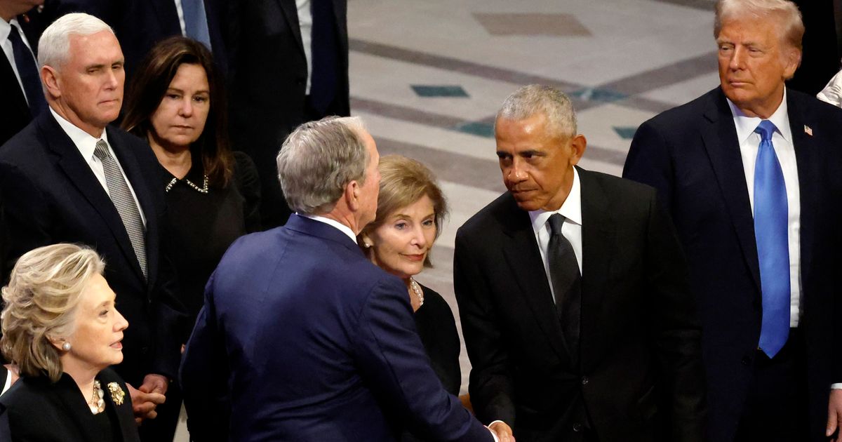 Split-Second Exchange Between George W. Bush And Barack Obama Goes Megaviral