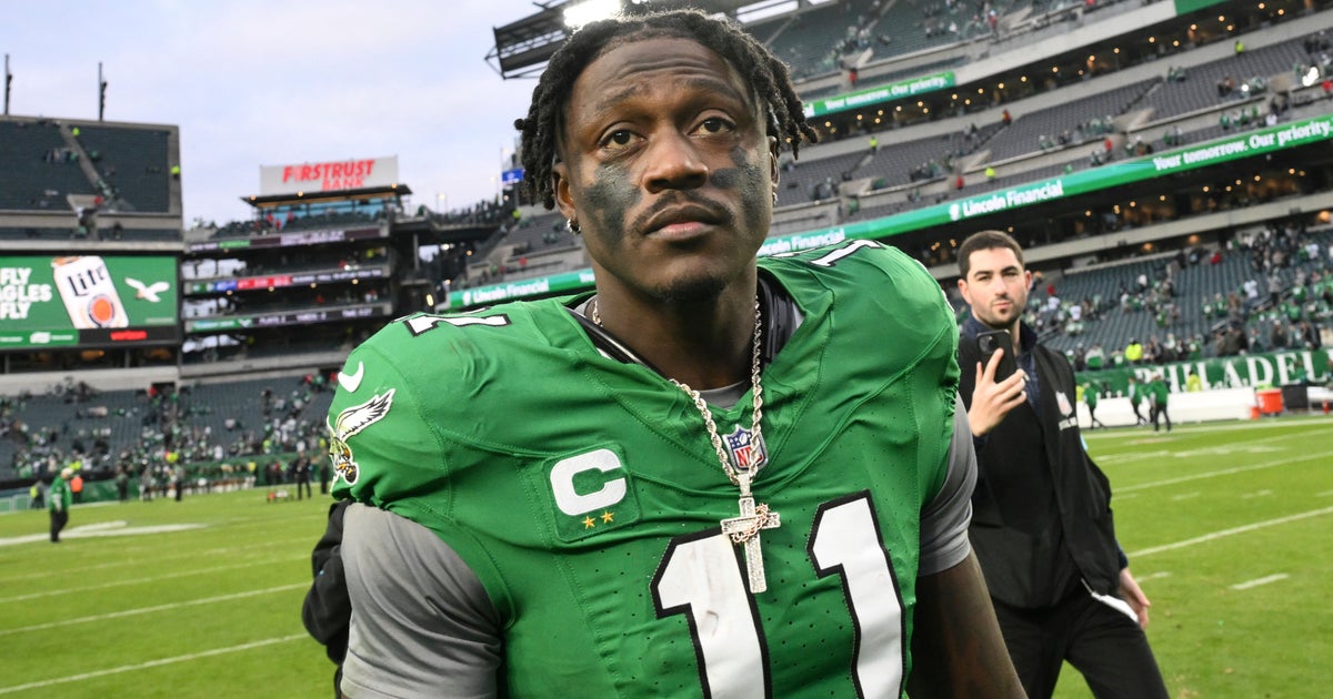 NextImg:Eagles Star Pulls Unusual Move On Bench During Game And Now We've Seen It All