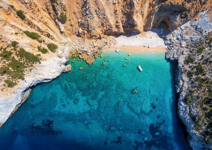 Αεροφωτογραφία από παραλία στην Αλόννησο