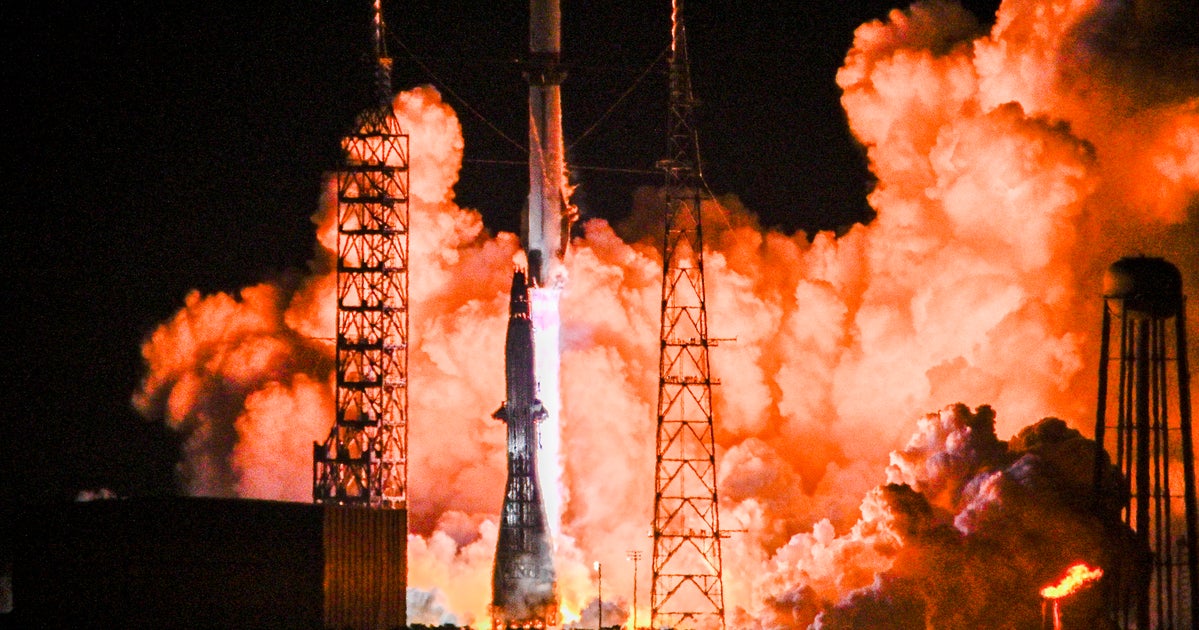 NextImg:Jeff Bezos' Blue Origin Launches Massive New Glenn Rocket