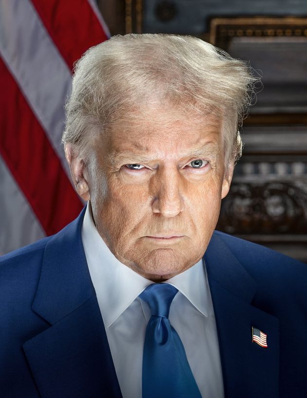 Trump's 2025 official portrait.